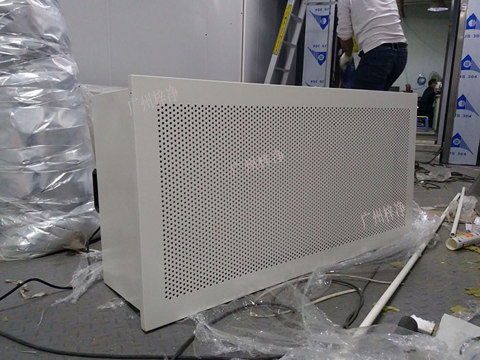 層流罩有風機內裝和風機外接兩種,安裝方式有懸掛式和落地支架式兩種 層流罩有風機內裝和風機外接兩種,安裝方式有懸掛式和落地支架式兩種
